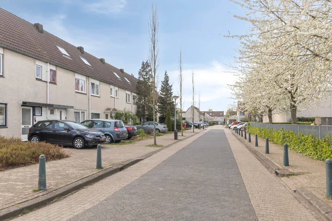 Kluswoning Lingestraat 21 in Almere, huidige staat