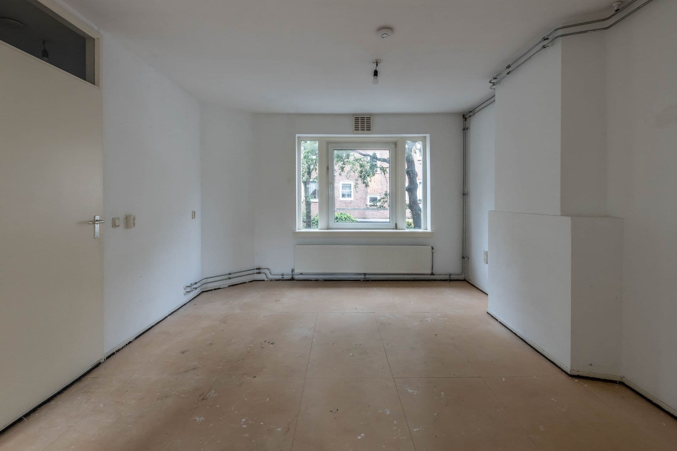 Kluswoning Albert Luthulistraat 17-B in Amsterdam, huidige staat