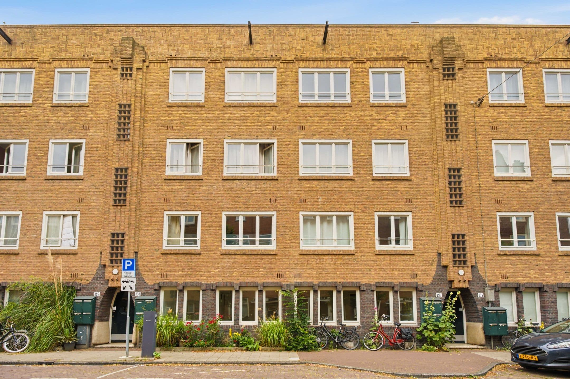 Kluswoning Bestevâerstraat 131-H in Amsterdam