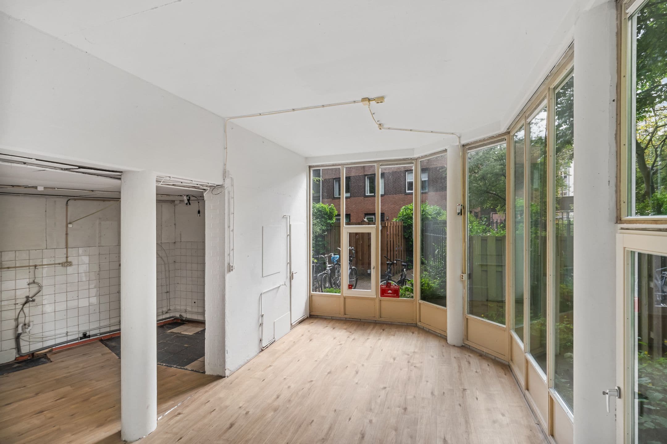Kluswoning Koningsstraat 42 in Amsterdam, huidige staat