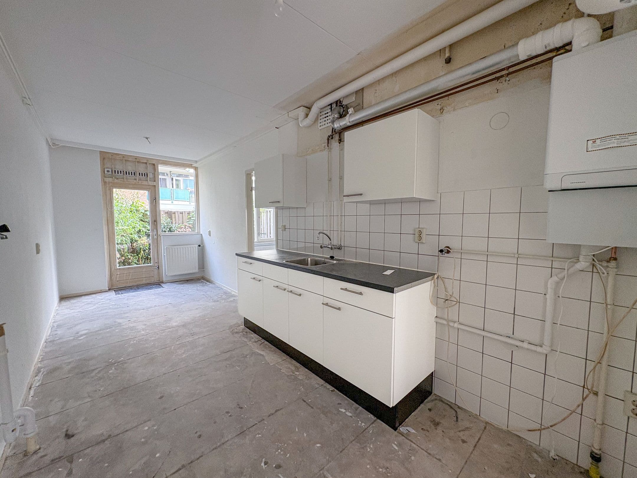 Kluswoning Minahassastraat 9 in Amsterdam, huidige staat