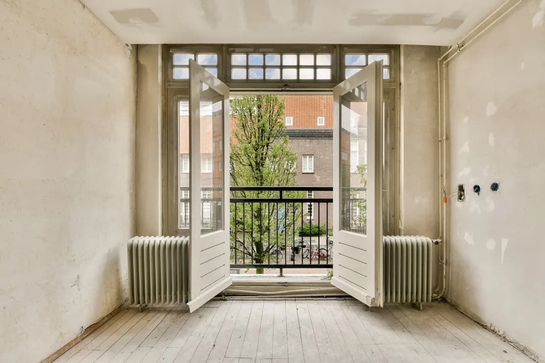 Kluswoning Oostzaanstraat 90 in Amsterdam, huidige staat