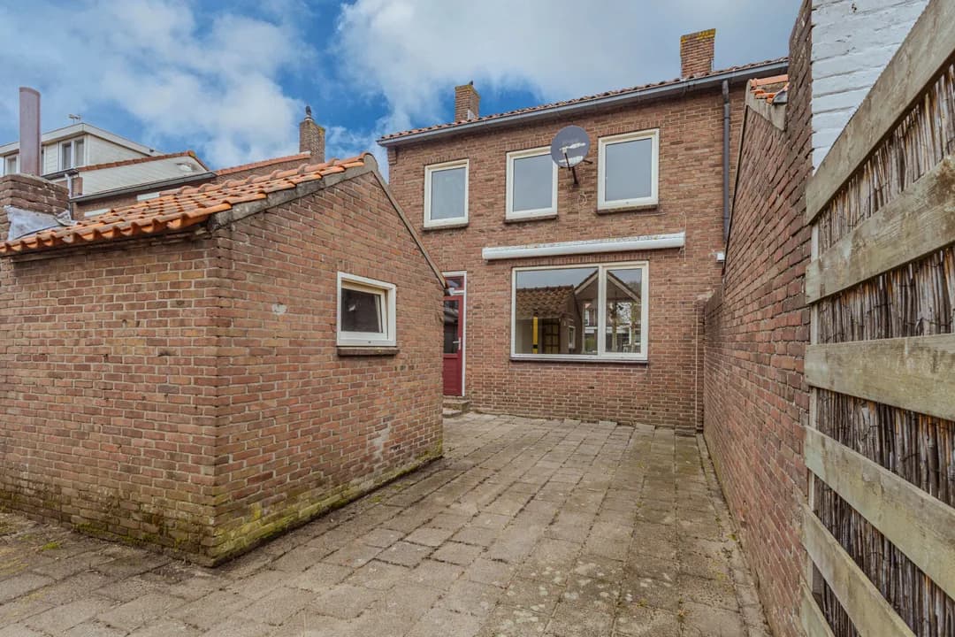 Kluswoning Troelstrastraat 70 in Hardinxveld-Giessendam, huidige staat