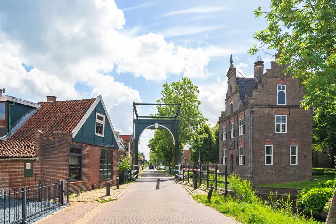 Kluswoning Dorpsstraat 55 in Jisp, huidige staat