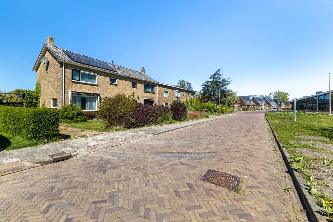 Kluswoning Dr Poptastrjitte 11 in Marsum, huidige staat