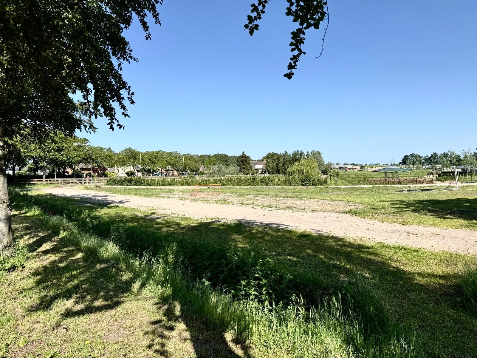 Kluswoning Lange Broekstraat (bouwkavel) in Raamsdonk, huidige staat