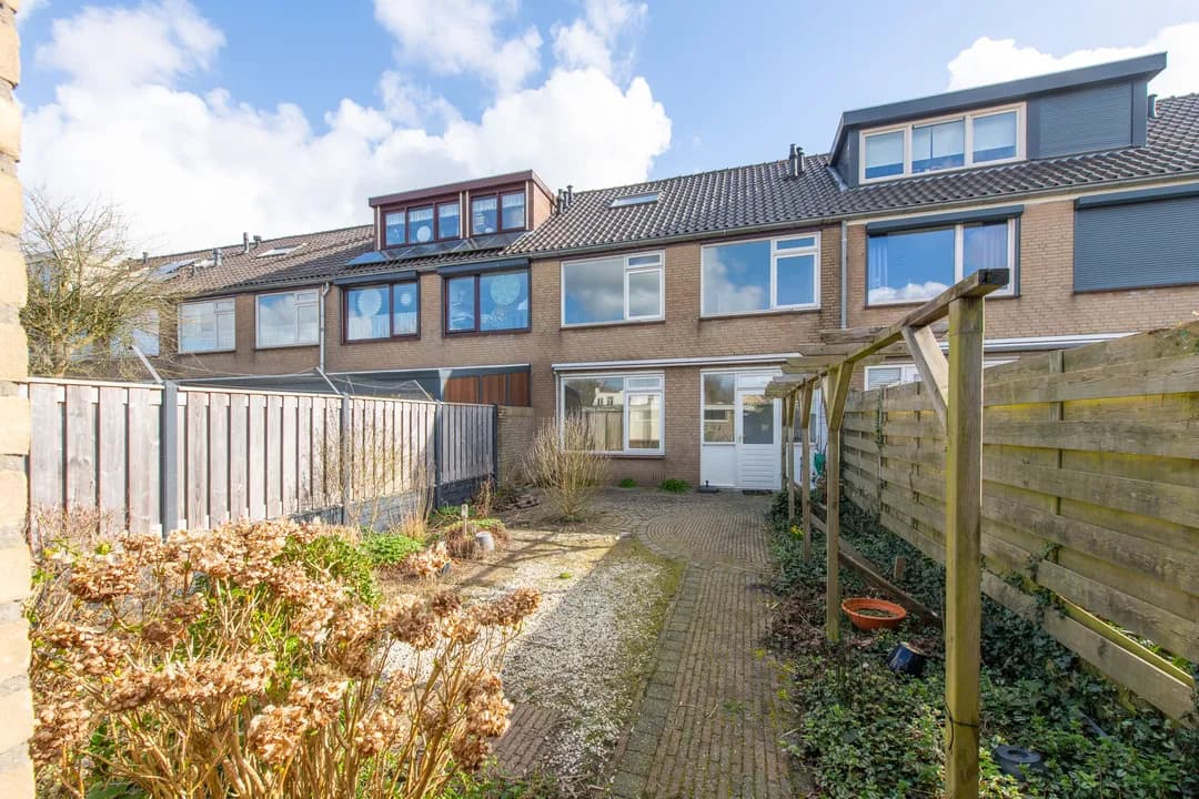 Kluswoning Burgemeester Verstegenstraat 44 in Westzaan, huidige staat